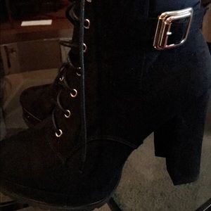 Lace up boots (Above the ankle)